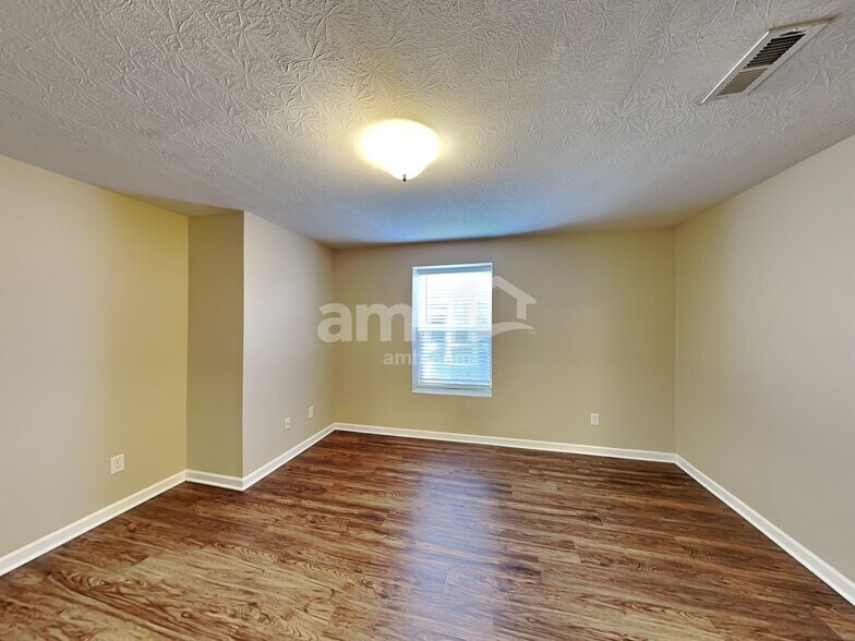 Building Photo - 300 Water Ridge Ct