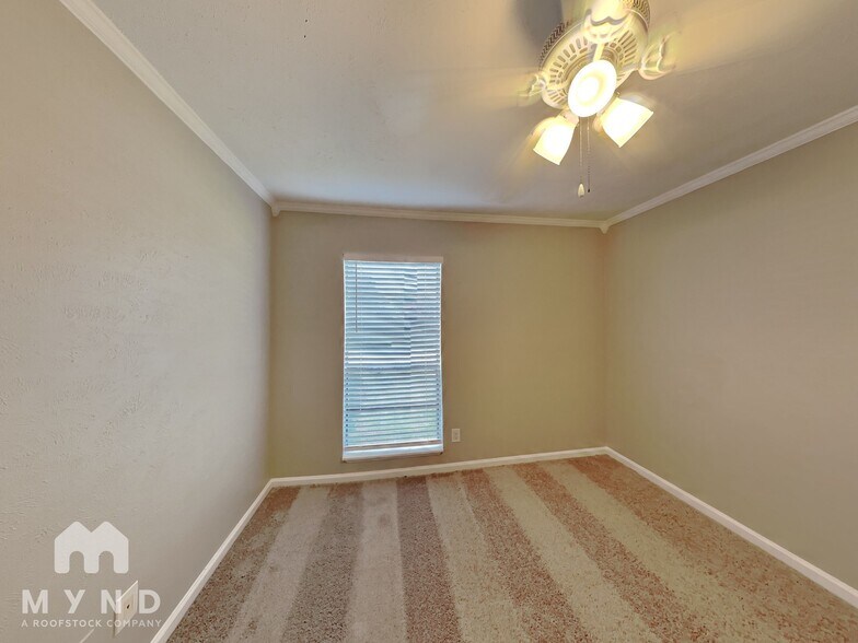 Building Photo - 5033 Amhurst Ln