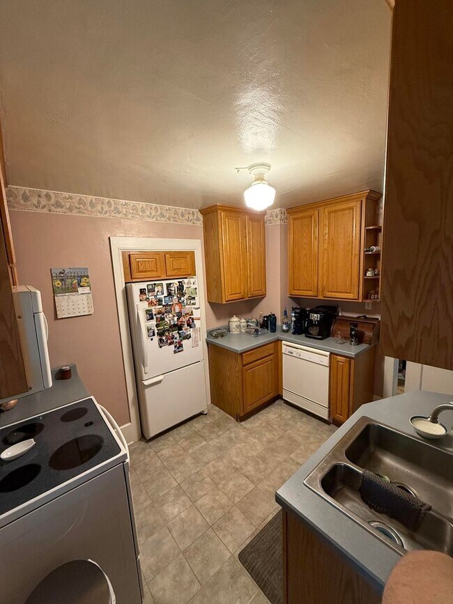 Building Photo - Warm & Furnished 2BR Home Near Billings Clinic