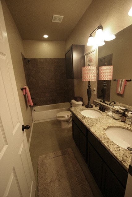 Building Photo - 186-188 Joanne Cove