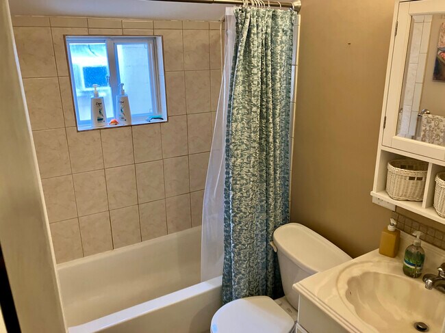 Building Photo - 190 Whitehall Ave