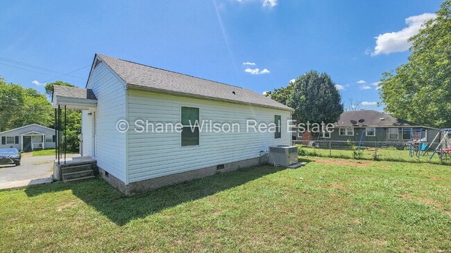 Building Photo - 709 Indian Ave