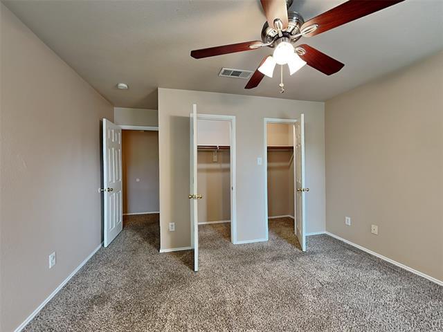 Building Photo - 2025 Hollow Creek Dr