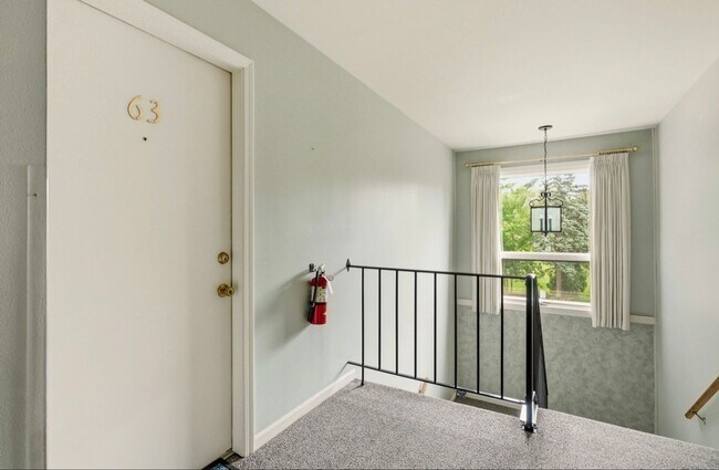 Building Photo - 2 Bedroom, 1.5 Bath Condo for Rent!
