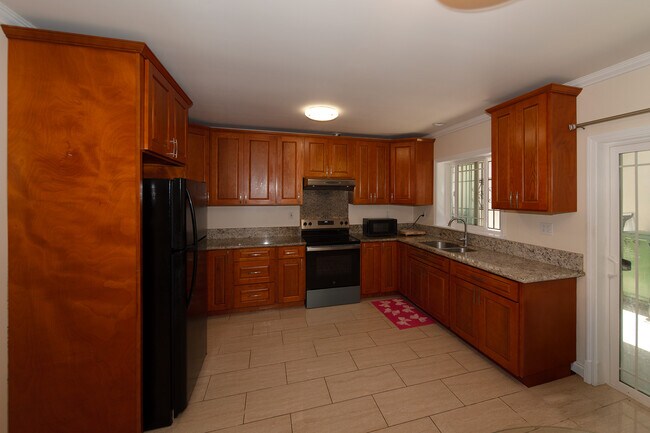 Building Photo - 1352 8th Ave