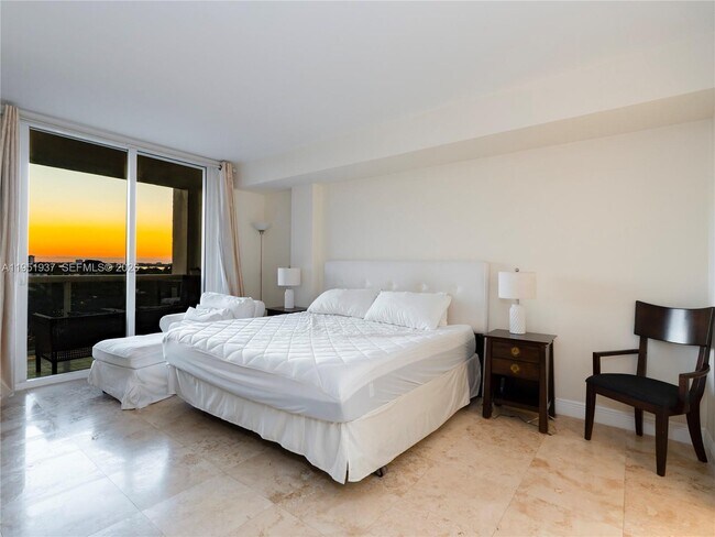 Building Photo - 10275 Collins Ave