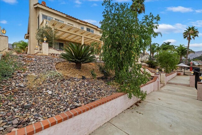 Building Photo - Lakefront Home for Lease – Panoramic Views...