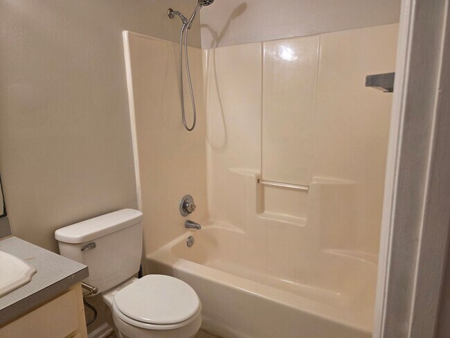 Building Photo - For Rent – 3 Bedroom, 2 Bath Home with Gar...