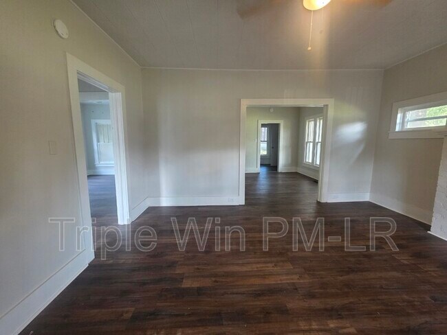 Building Photo - 609 N Morrill St