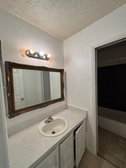 Building Photo - 5148 Tennis Court Cir