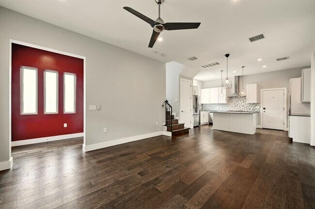 Building Photo - Chic on Chestnut!