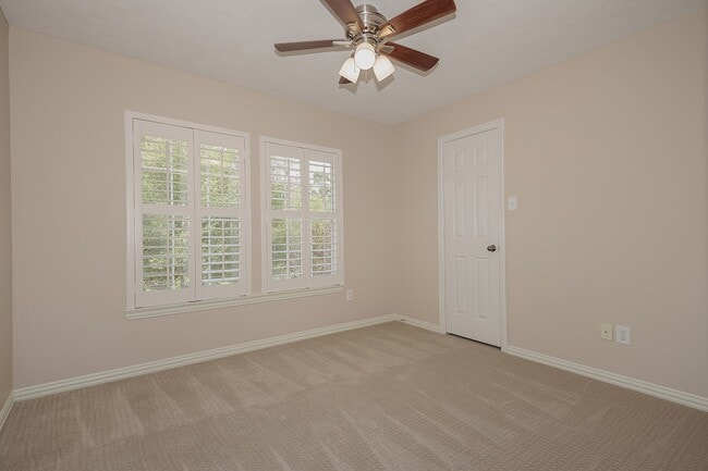 Building Photo - 79 E French Oaks Cir