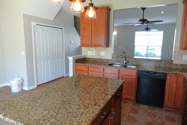 Building Photo - 202 Elise Dr