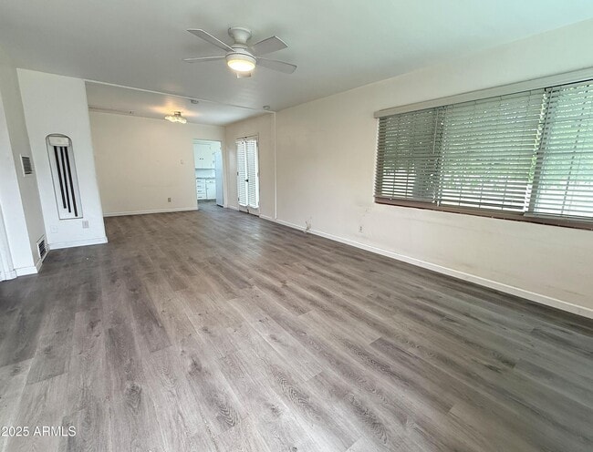 Building Photo - 58 W Encanto Blvd