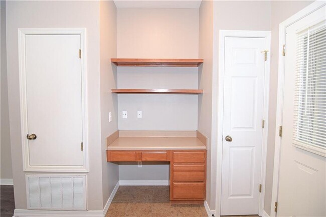 Building Photo - 3010 SE J St