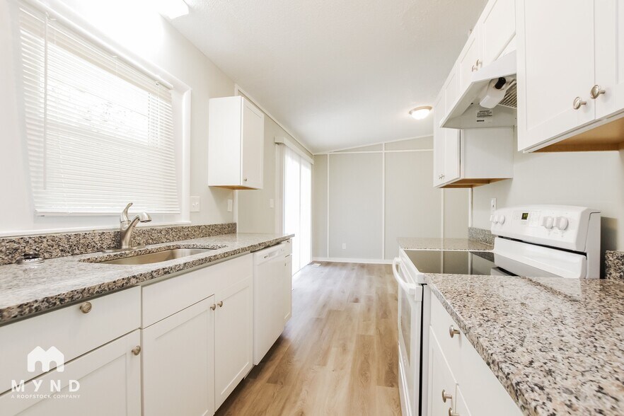 Building Photo - 1418 Gaston Way