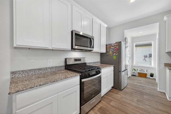 Building Photo - 7411 Canyon Chase Dr