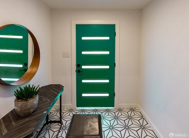 Building Photo - 628 Los Palmos Dr