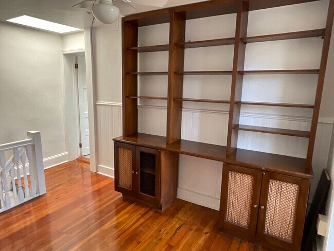 Building Photo - 624 Catharine Street