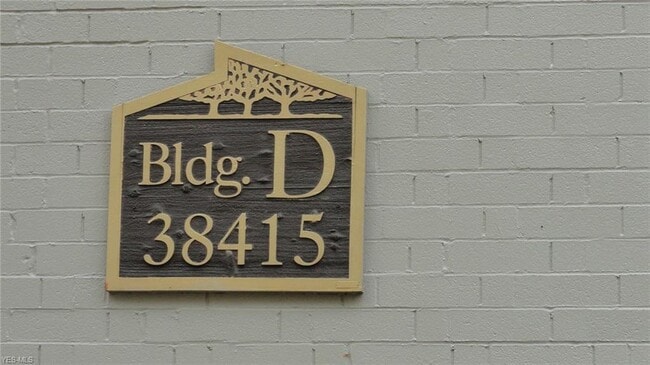 Building Photo - 38415 North Ln