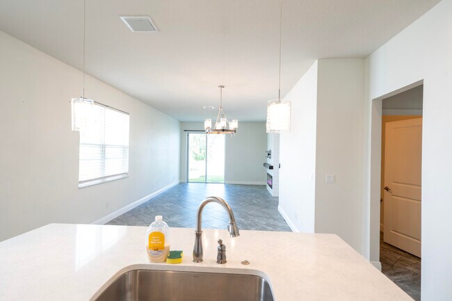 Building Photo - 10885 SW Robbia Way