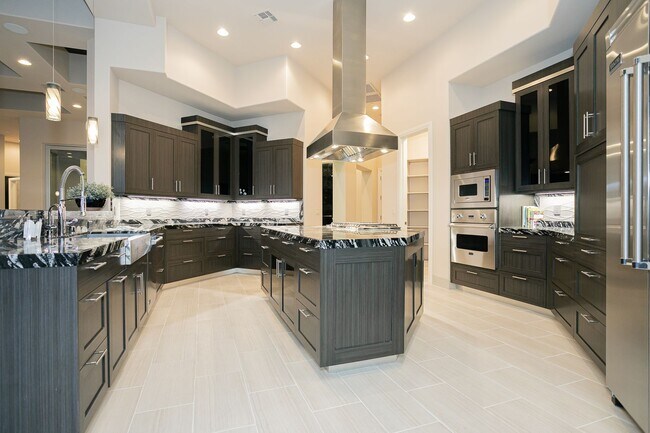 Building Photo - UNUBSTRUCTED VIEWS FROM THIS MACDONALD HIG...