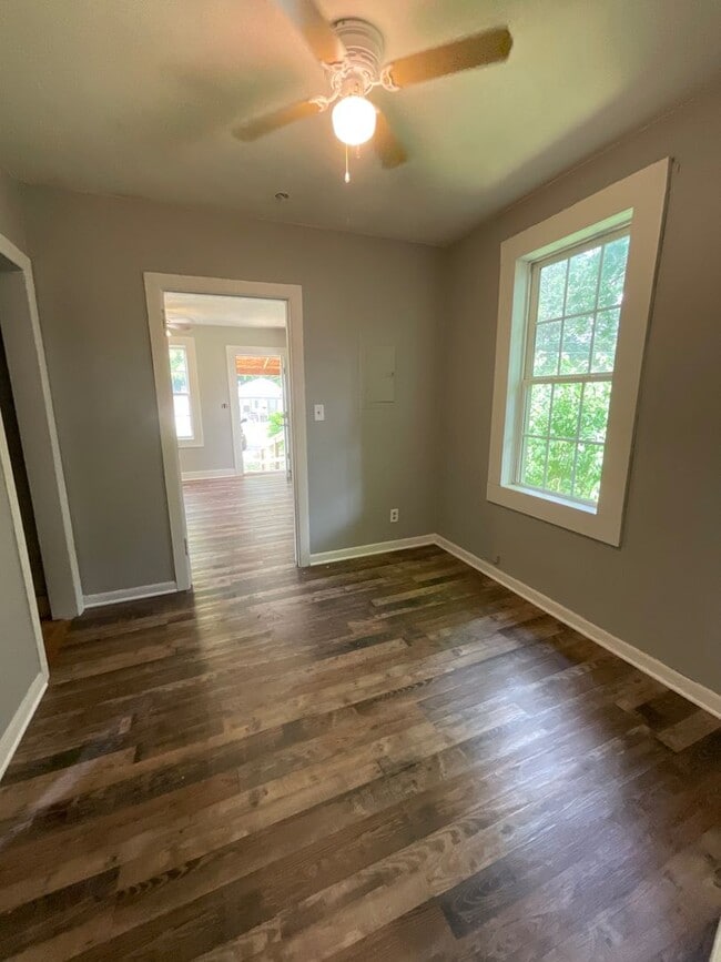 Building Photo - 1 bedroom/ bath duplex