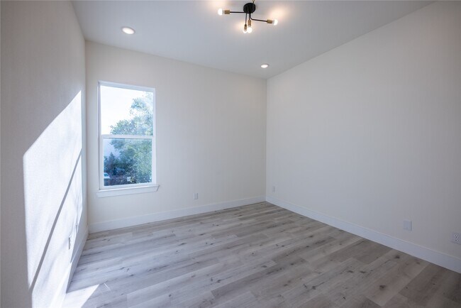 Building Photo - 5906 St Augustine St