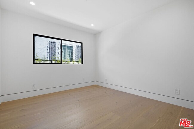 Building Photo - 1161 Stearns Dr