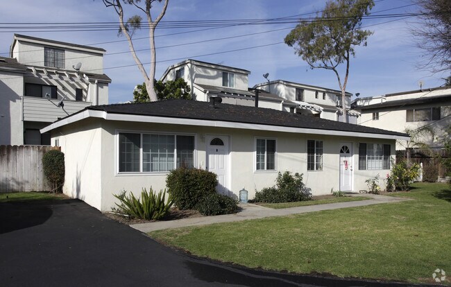 Building Photo - 331-333 1/2 Avocado St