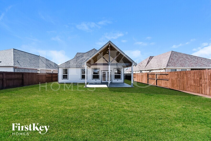 Building Photo - 215 Brazos Dr