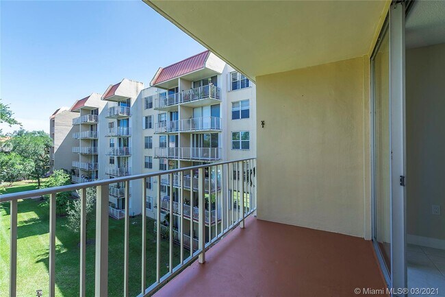 Building Photo - 13120 SW 92nd Ave