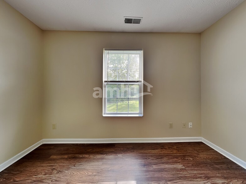 Building Photo - 8749 Trumpeter Dr