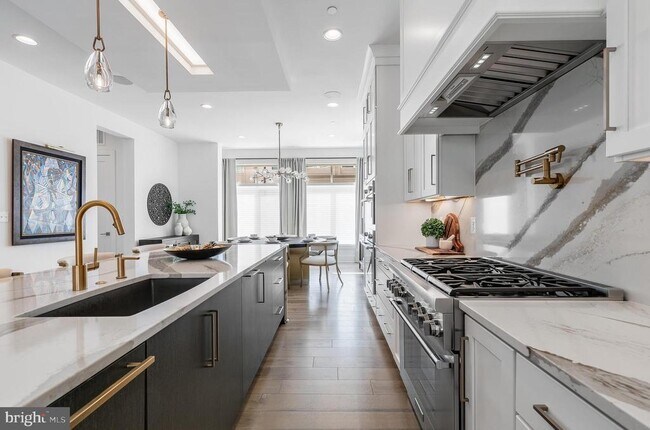 Building Photo - 8201 River Rd