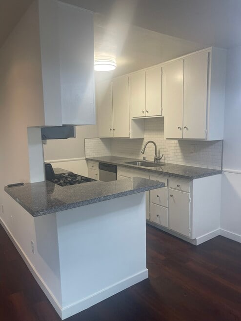 Building Photo - 12210 Magnolia Blvd