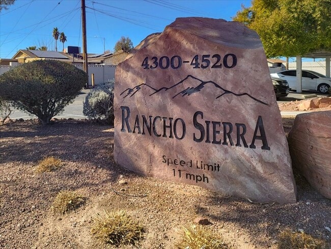 Building Photo - 2 Bedroom 2 Bathroom Ground Floor Condo Unit!