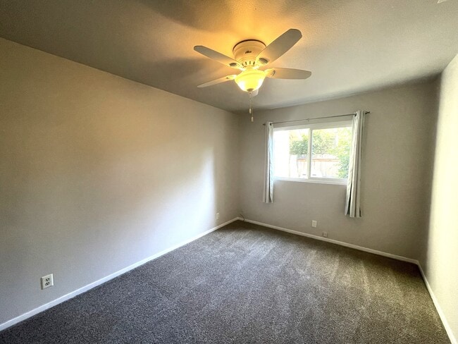 Building Photo - 1413 Spruce Ave