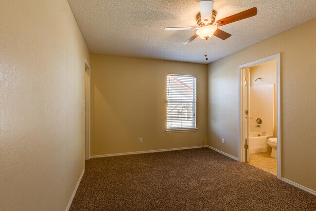 Building Photo - 3445 Tierra Ruby Dr