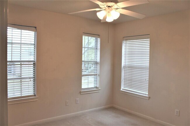 Building Photo - 22511 Parkvine Ln