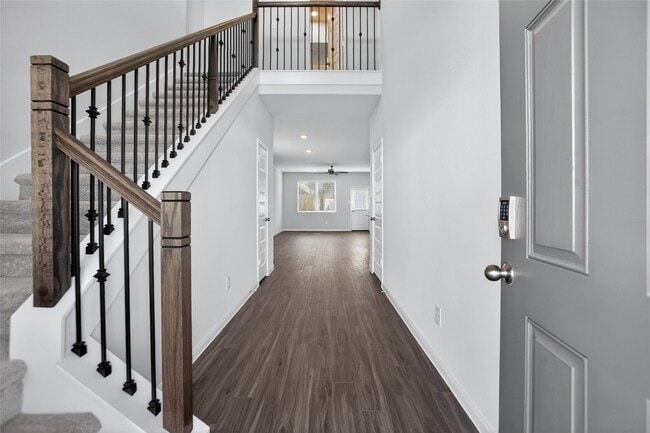 Building Photo - 2325 Whitefish Dr