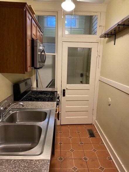 Building Photo - 1004 Scott St