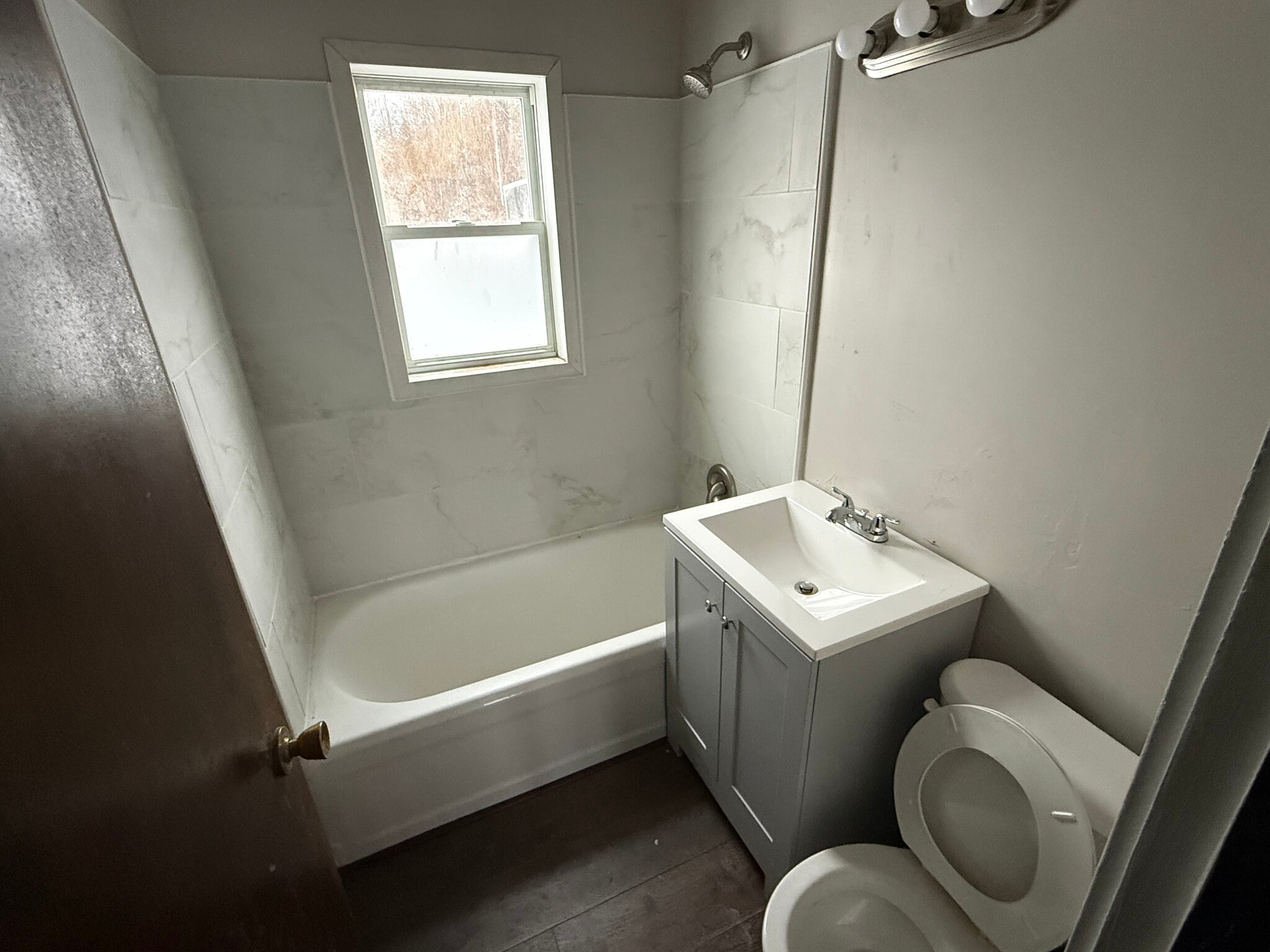 Building Photo - 818 N Van Buren St