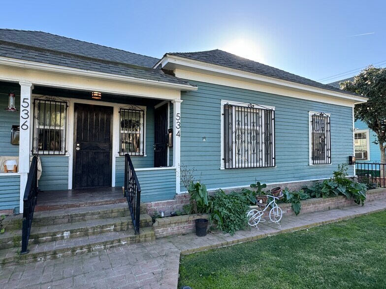 Building Photo - 534 E 19th St