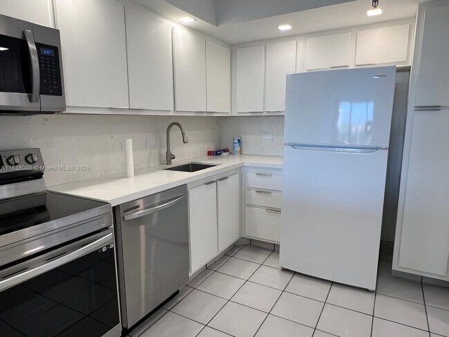 Building Photo - 20515 E Country Club Dr