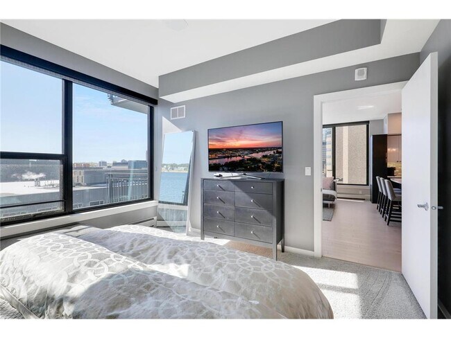 Building Photo - 740 Portland Ave