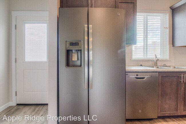 Building Photo - 2400 Woolsey Ln