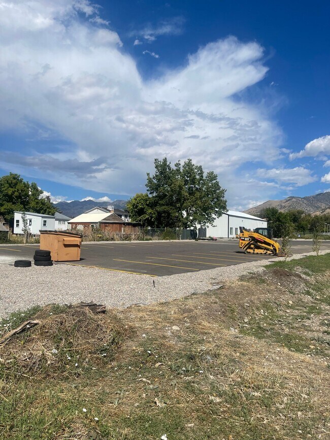 Building Photo - 660 S 200 W
