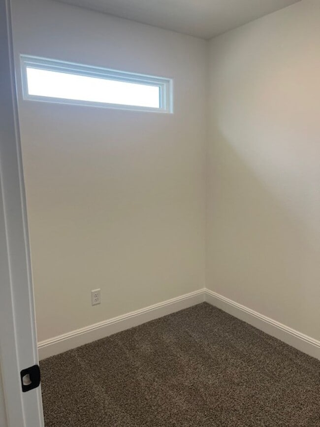 Building Photo - 1 year new Construction!