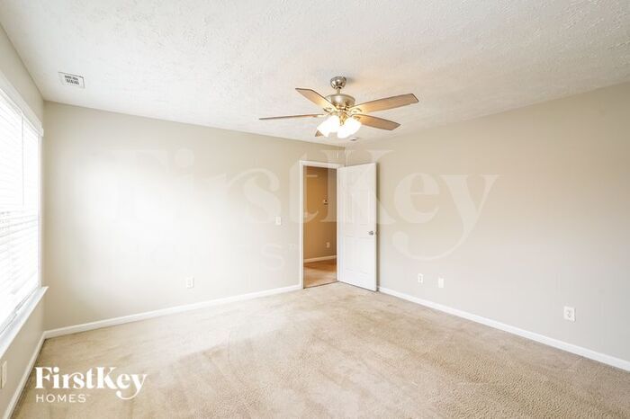 Building Photo - 308 Birchclay Point N