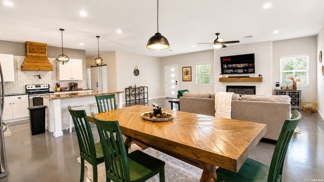 Building Photo - 101 Liberty Bell Ln